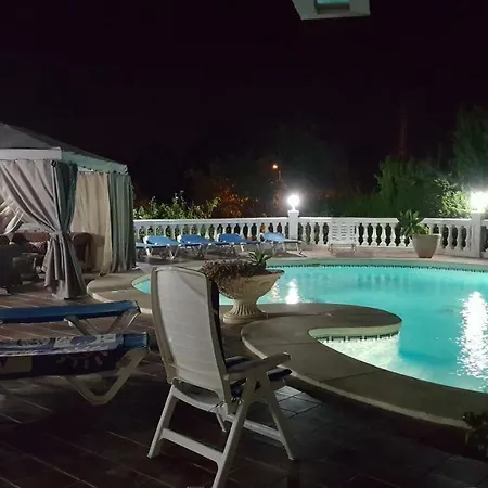 De Luxe Villa