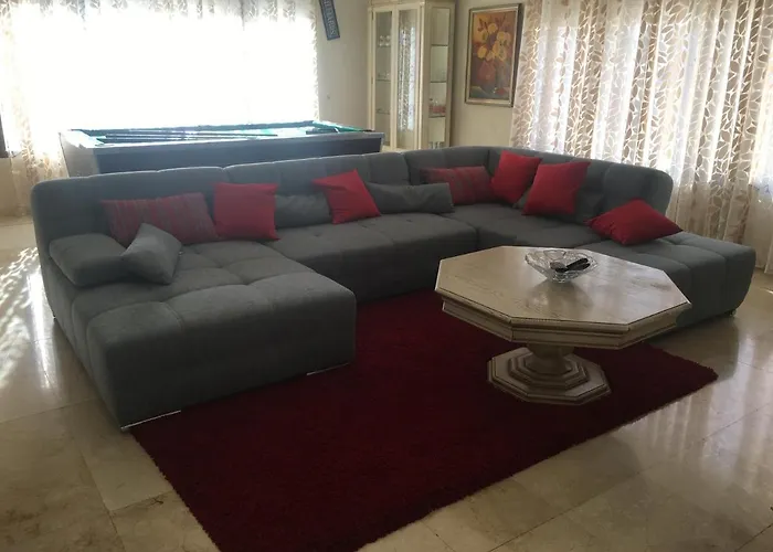 De Luxe Villa *