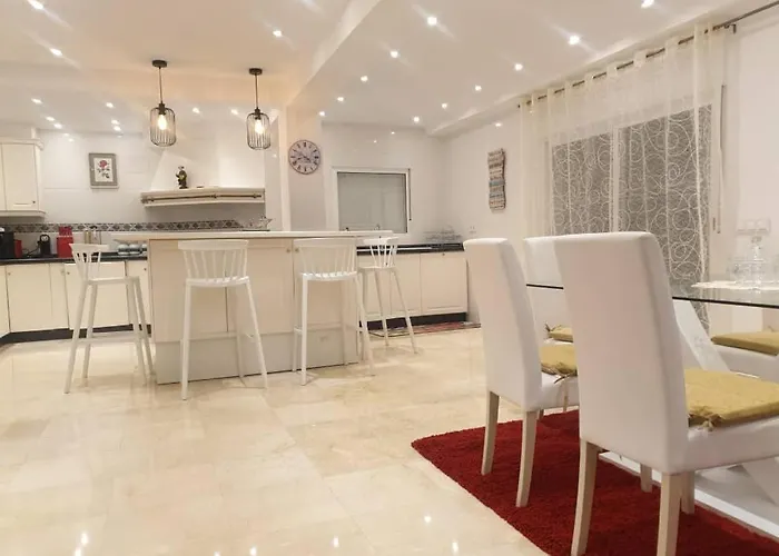 De Luxe Villa *