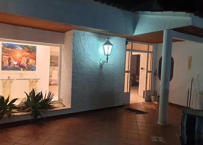 De Luxe Villa *