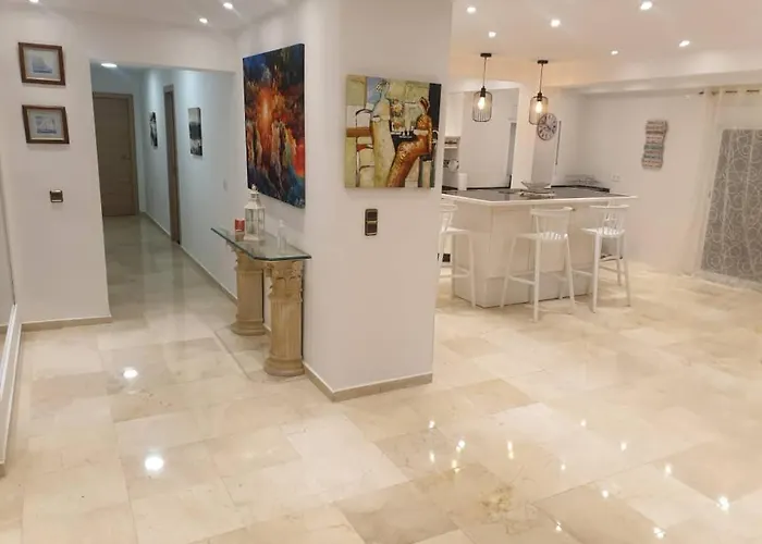 De Luxe Villa
