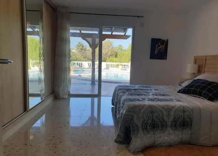 De Luxe Villa