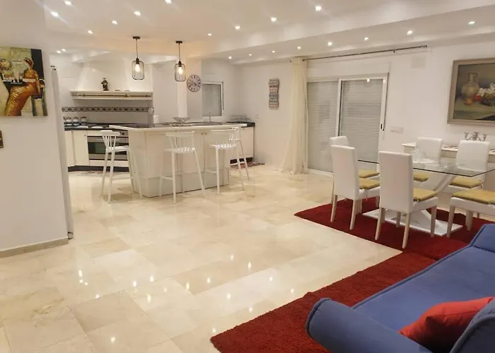 De Luxe Villa *